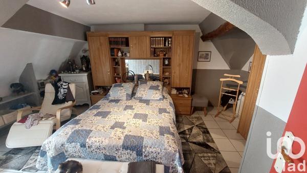 Maison de village 4 pièces de 93 m² à Foëcy (18500)