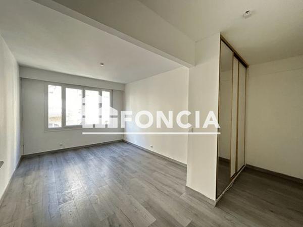 Location Appartement 2 pièces 54.77 m² - 7 RUE DES ACACIAS Paris 75017