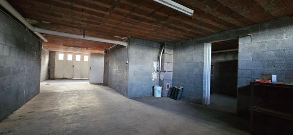 Maison plain-pied avec jardin, sous-sol, garage, 2 chambres