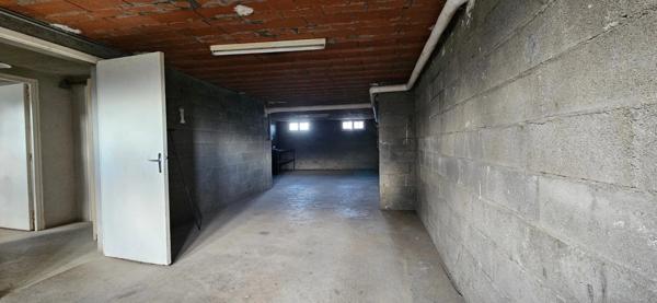 Maison plain-pied avec jardin, sous-sol, garage, 2 chambres