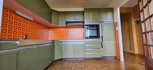 Maison plain-pied avec jardin, sous-sol, garage, 2 chambres