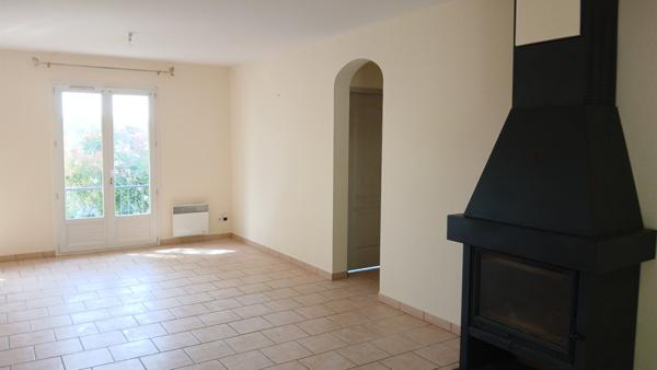 Maison 2 chambres, garage, terrain clos