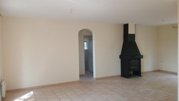 Maison 2 chambres, garage, terrain clos