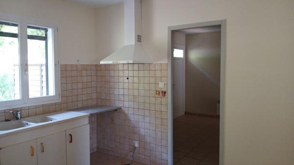 Maison 2 chambres, garage, terrain clos