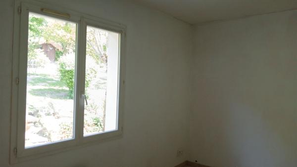 Maison 2 chambres, garage, terrain clos