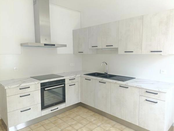 Location                                                      Maison
                        
                     3 pièces                      78 m2                     à Rezé