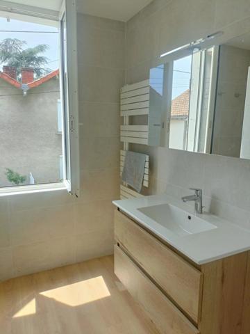 Location                                                      Maison
                        
                     3 pièces                      78 m2                     à Rezé