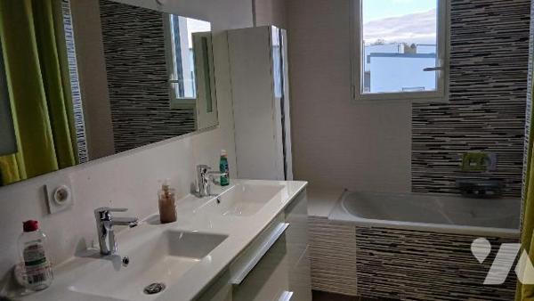 EXCLUSIVITE

Située en plein c?ur de Redon, à 2 pas des commerces, écoles et de la gare, cett...