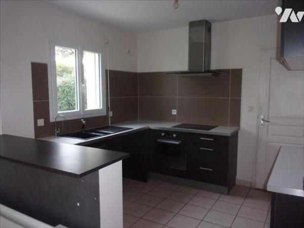 COMBLESSAC, Maison familiale à vendre.