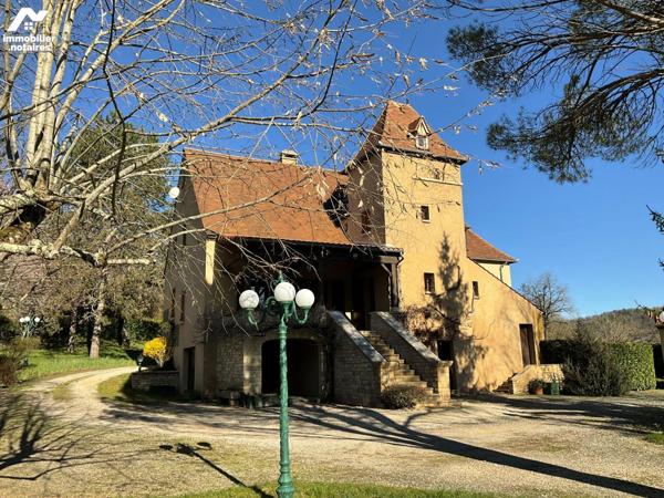 A VENDRE : Grande maison contemporaine et lumineuse avec dépendance, située en campagne, proche...