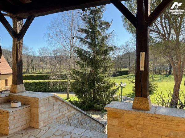 A VENDRE : Grande maison contemporaine et lumineuse avec dépendance, située en campagne, proche...