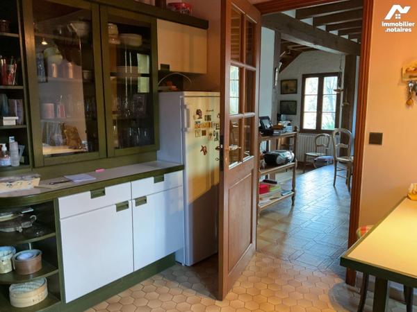 A VENDRE : Grande maison contemporaine et lumineuse avec dépendance, située en campagne, proche...