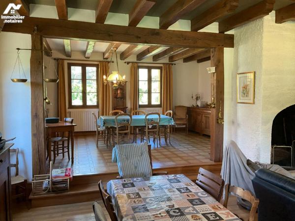 A VENDRE : Grande maison contemporaine et lumineuse avec dépendance, située en campagne, proche...