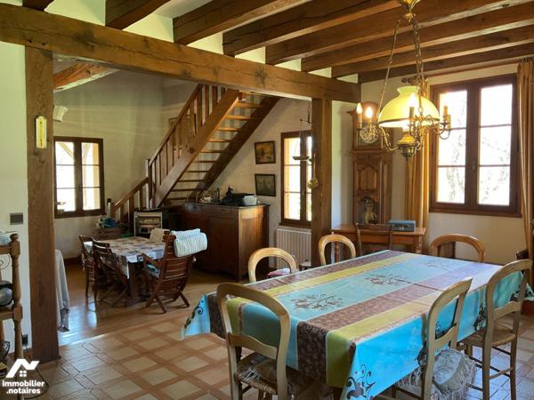 A VENDRE : Grande maison contemporaine et lumineuse avec dépendance, située en campagne, proche...