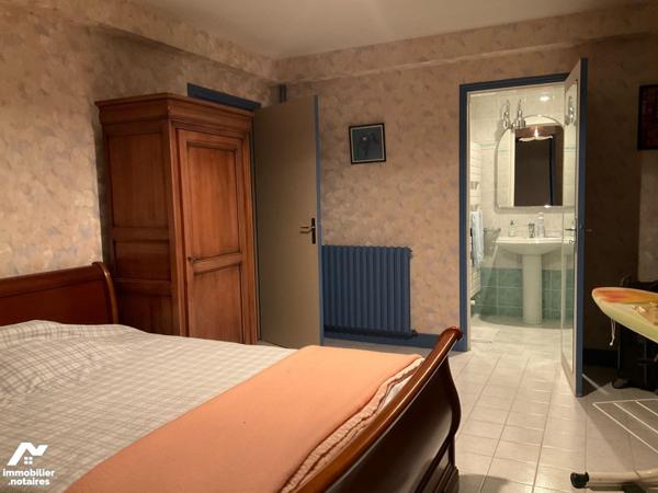 A VENDRE : Grande maison contemporaine et lumineuse avec dépendance, située en campagne, proche...