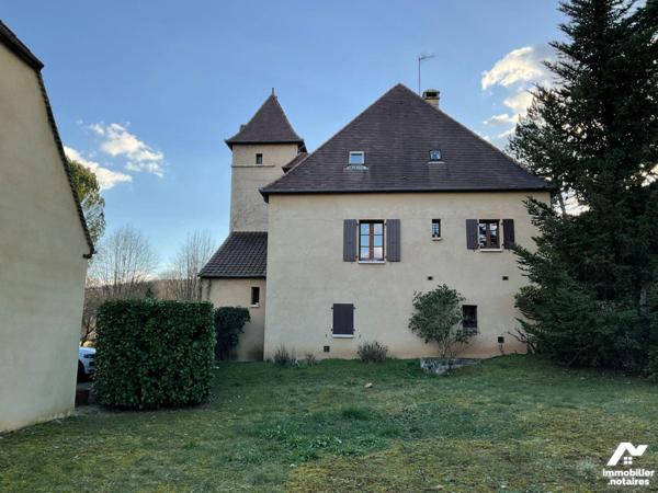 A VENDRE : Grande maison contemporaine et lumineuse avec dépendance, située en campagne, proche...