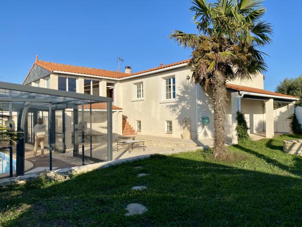 VUE MER PANORAMIQUE POUR CETTE MAISON DE CINQ CHAMBRES