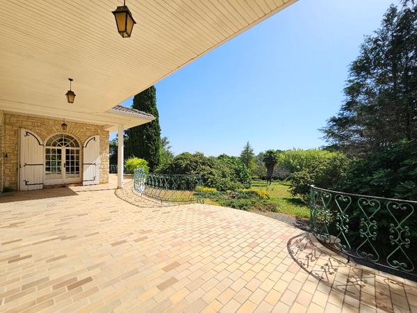 Maison à vendre 16440 Roullet Saint Estephe 6 chambres 322.81 m2