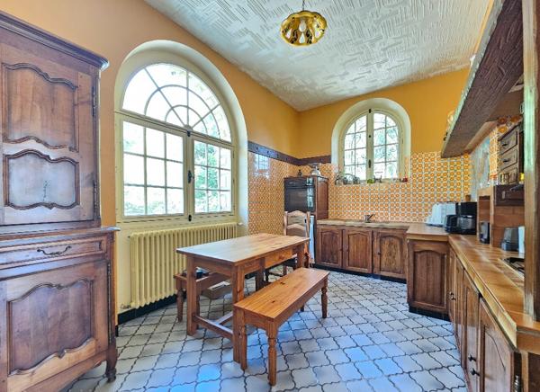 Maison à vendre 16440 Roullet Saint Estephe 6 chambres 322.81 m2