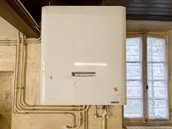Dpt Landes (40), à vendre AIRE SUR L'ADOUR maison à rénover T6 de 200 m² habitables + garage attenant et dépendances sur 1314 m² de terrain au centre village