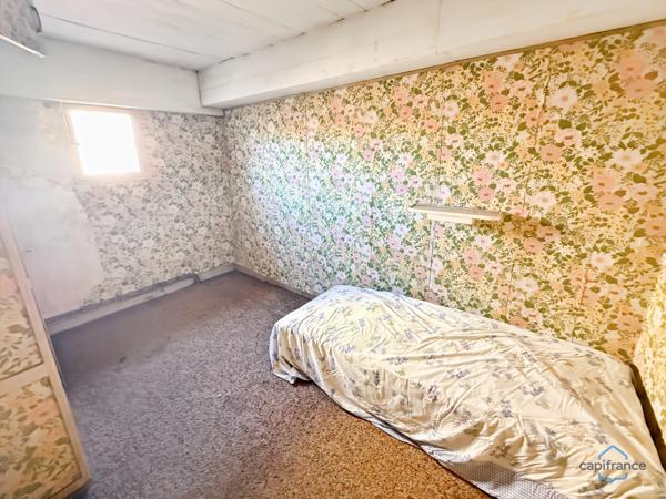 Dpt Landes (40), à vendre AIRE SUR L'ADOUR maison à rénover T6 de 200 m² habitables + garage attenant et dépendances sur 1314 m² de terrain au centre village