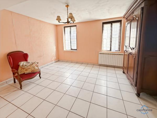 Dpt Landes (40), à vendre AIRE SUR L'ADOUR maison à rénover T6 de 200 m² habitables + garage attenant et dépendances sur 1314 m² de terrain au centre village