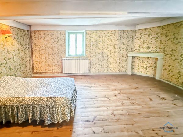 Dpt Landes (40), à vendre AIRE SUR L'ADOUR maison à rénover T6 de 200 m² habitables + garage attenant et dépendances sur 1314 m² de terrain au centre village