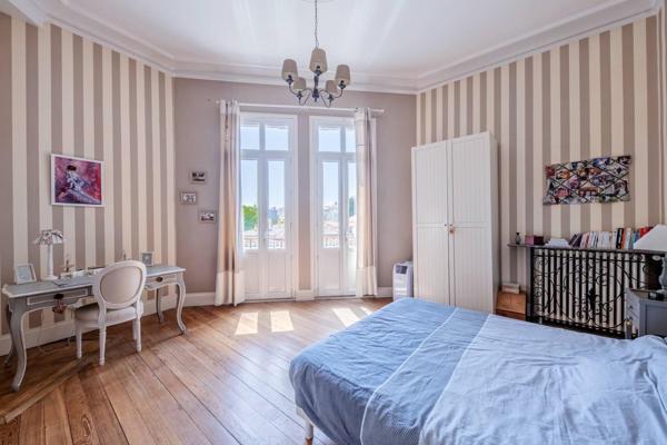 Maison 16 pièce(s) 7 chambre(s) 320 m²