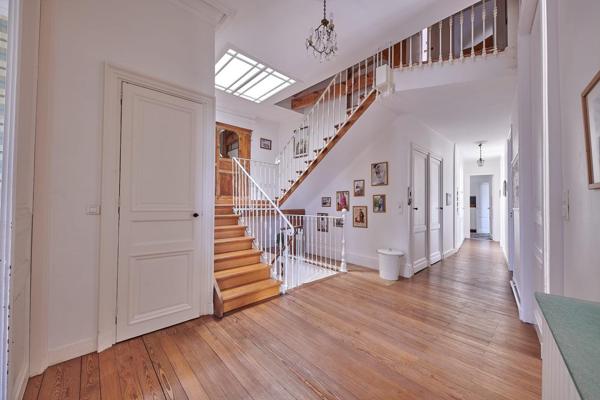Maison 16 pièce(s) 7 chambre(s) 320 m²