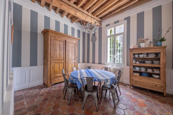 Maison 16 pièce(s) 7 chambre(s) 320 m²