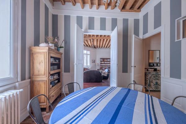 Maison 16 pièce(s) 7 chambre(s) 320 m²