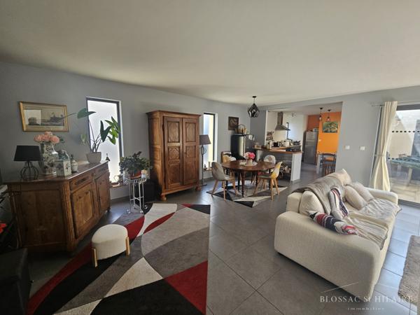 Saint-Benoît L'Ermitage Maison de plain pied 123 m² environ avec 2 terrasses et garage.