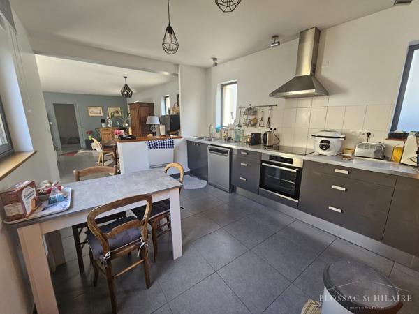 Saint-Benoît L'Ermitage Maison de plain pied 123 m² environ avec 2 terrasses et garage.