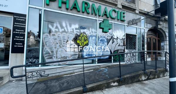 À vendre Local commercial 67.88 m² - Grenoble 38100