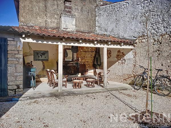 A vendre à l'Eguille, maison de 126m² avec ses 4 chambres en plein centre villle.