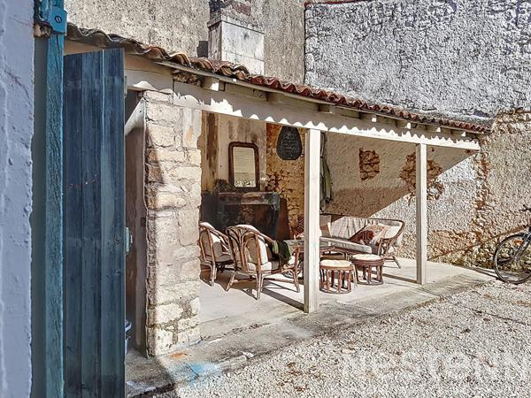 A vendre à l'Eguille, maison de 126m² avec ses 4 chambres en plein centre villle.