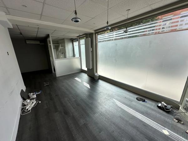 MURS Local/bureau à vendre LYON 4EME ARRONDISSEMENT (69), local en angle de 70m2 environ, idéal professions libérales