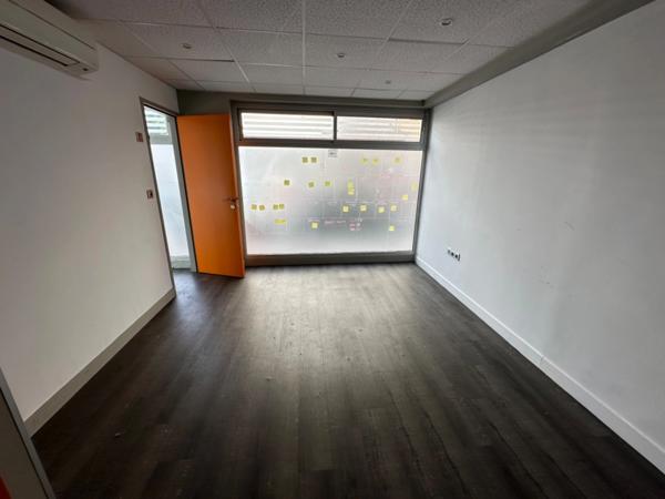 MURS Local/bureau à vendre LYON 4EME ARRONDISSEMENT (69), local en angle de 70m2 environ, idéal professions libérales