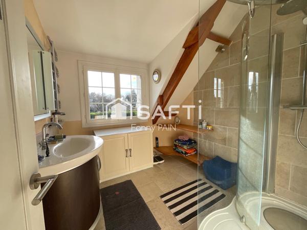 Maison lumineuse, parfaitement entretenue, coup de cœur assuré à deux pas d’Amboise.