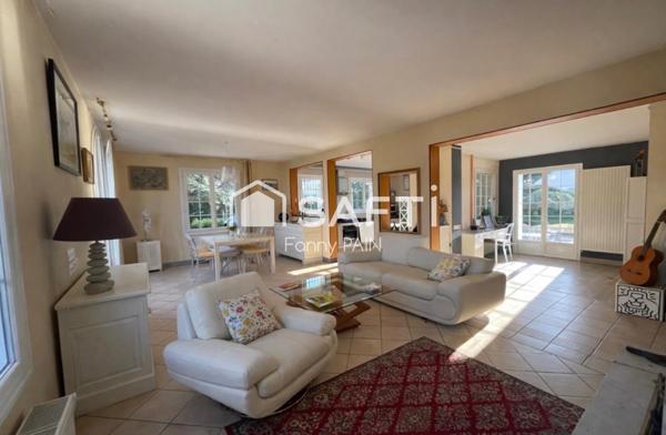 Maison lumineuse, parfaitement entretenue, coup de cœur assuré à deux pas d’Amboise.