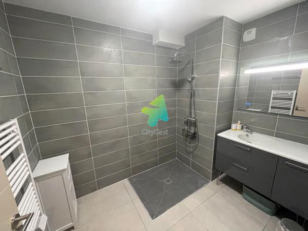 Appartement T2 climatisé avec terrasse vue mer et parking dans résidence neuve sécurisée