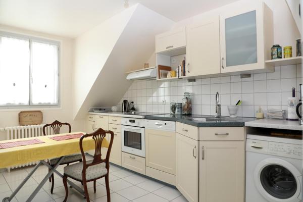 Exceptionnel F4 – 90 m2 – parking et caves - DPE "D" - charges faibles