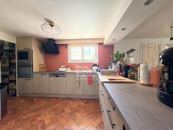 À VENDRE 13100 AIX-EN-PROVENCE APPARTEMENTS EN REZ-DE-CHAUSSÉE DE 195 M² DIVISÉ EN DEUX LOGEMENTS AVEC JARDIN ET STATIONNEMENT