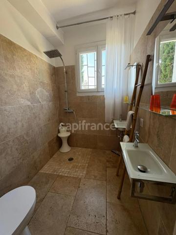 Maison à vendre 8 pièces LES ISSAMBRES (83), vue mer, piscine, 6 chambres, 2 appartements indépendants, boulodrome, garage, parking !!