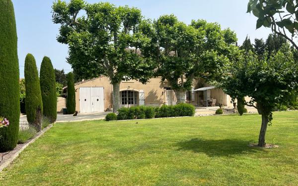 Maison à vendre    8 pièces •  Châteaurenard