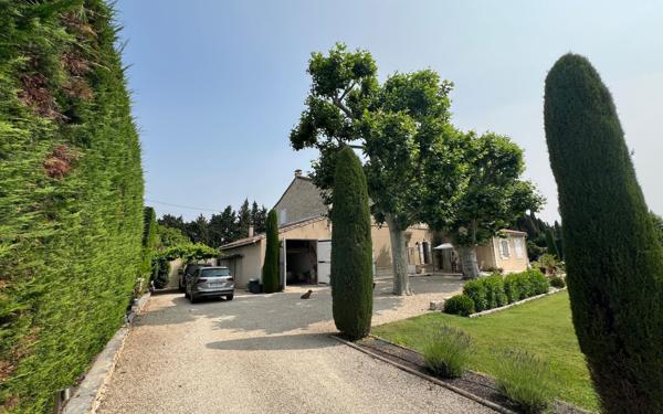 Maison à vendre    8 pièces •  Châteaurenard