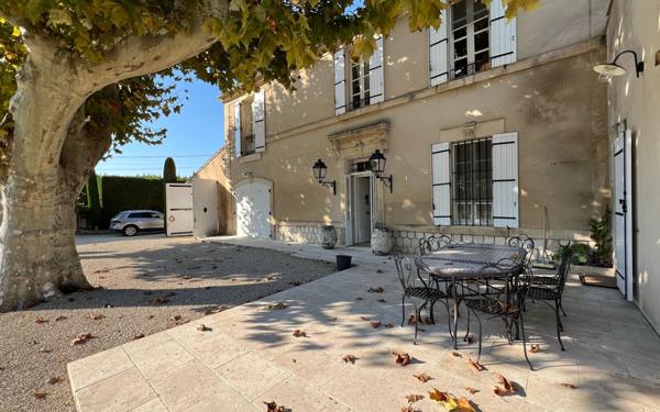 Maison à vendre    8 pièces •  Châteaurenard