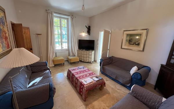 Maison à vendre    8 pièces •  Châteaurenard