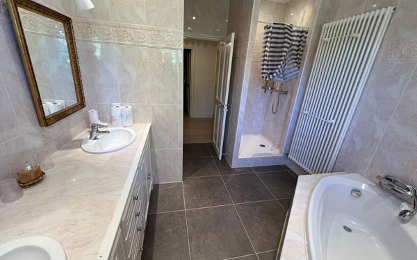 Maison à vendre    8 pièces •  Châteaurenard