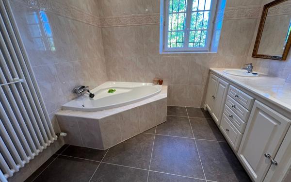 Maison à vendre    8 pièces •  Châteaurenard